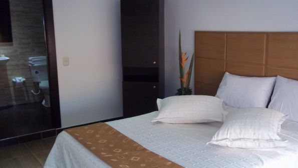 HOTEL COSMOPOLITAN BOGOTA- CERCA A CORFERIAS