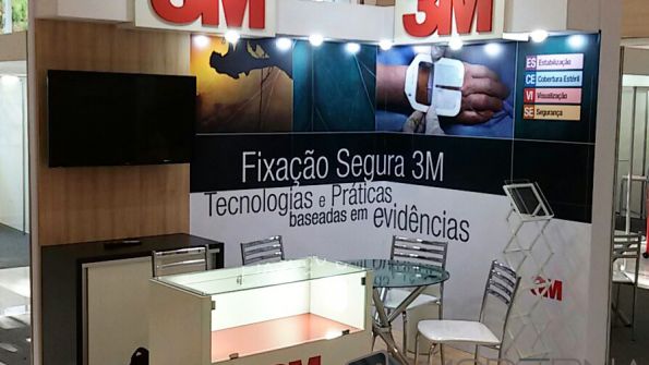 Moderna Stands Montagens