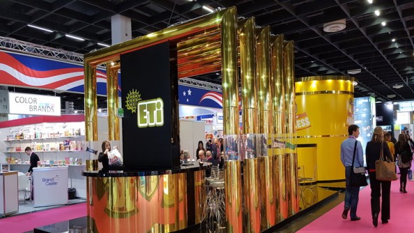 Quattro Stand